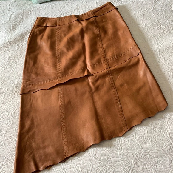 Danier leather skirt - Picture 2 of 5
